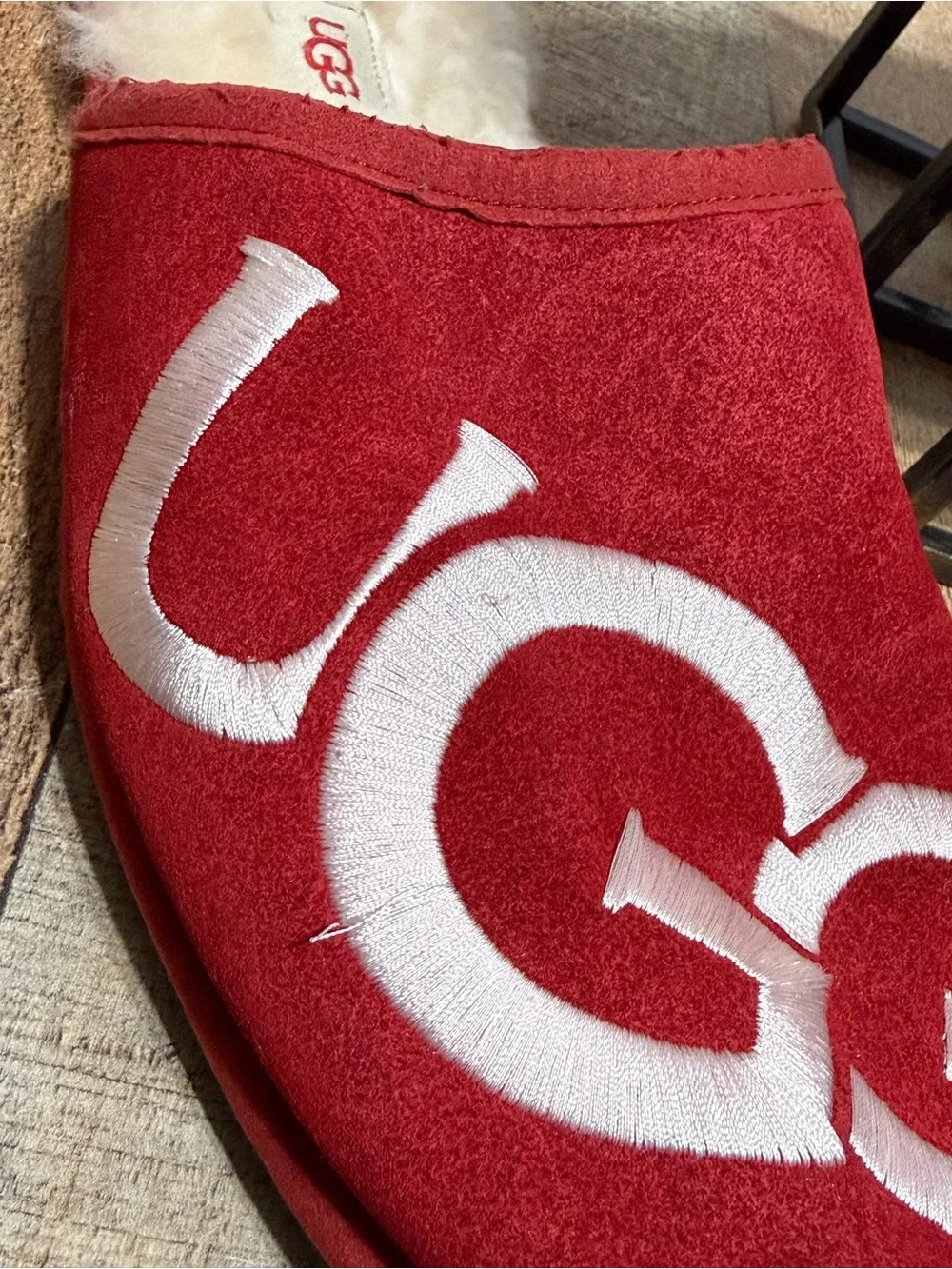 UGG SCUFF LOGO RED WHITE SLIP ON SLIPPER US 11/ EU 44 / UK 10